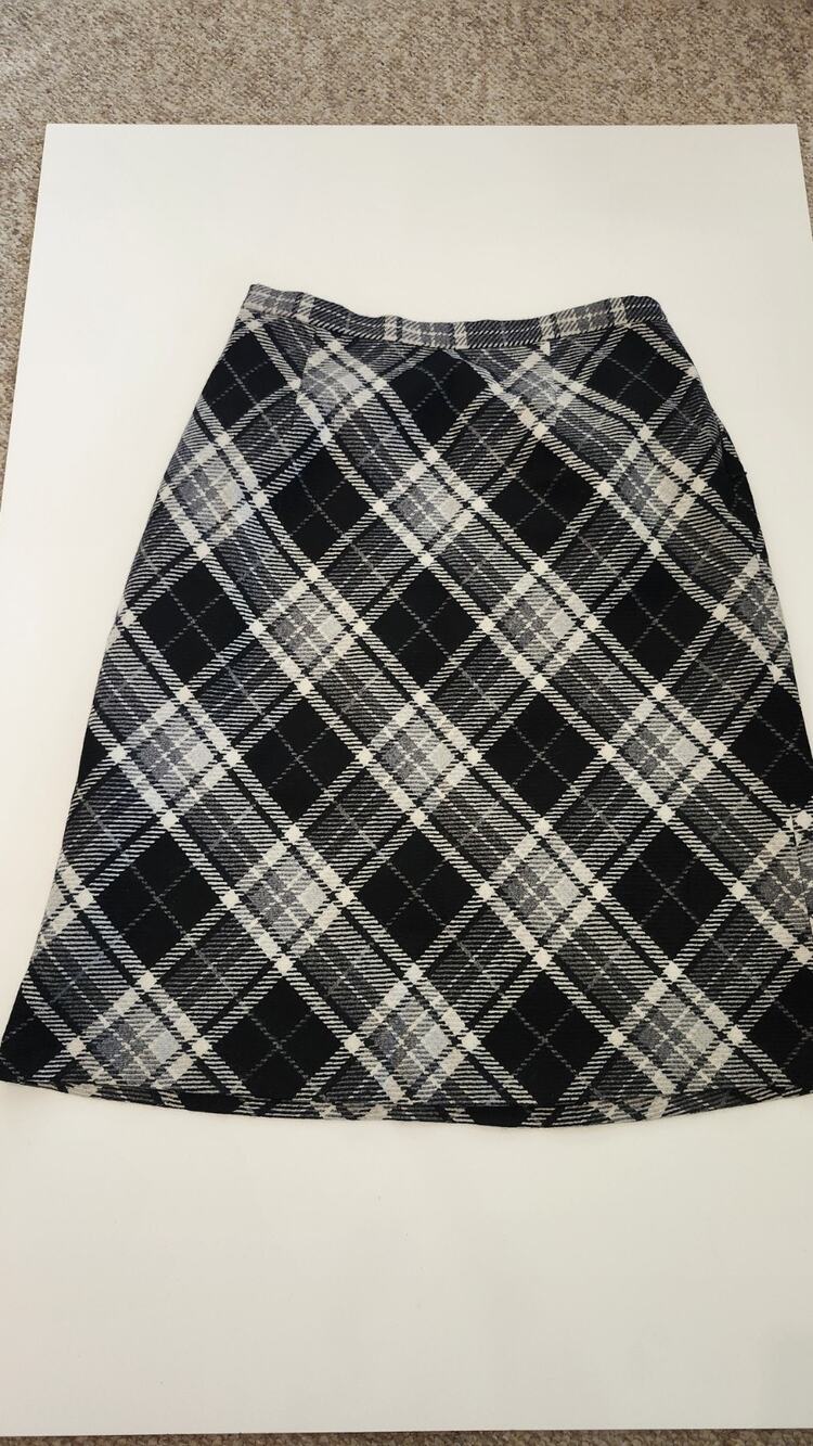 Talbots Woman Wool Plaid Skirt 16W Black White Lined Italian Fabric Preppy #564